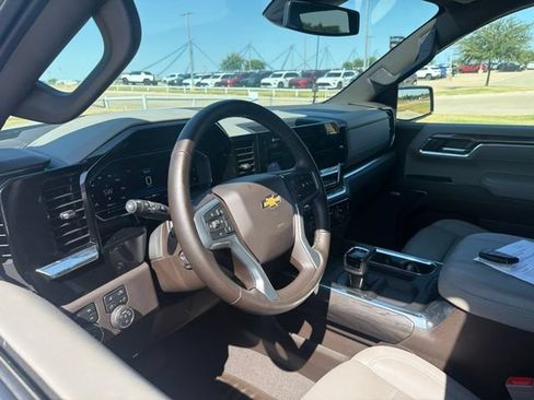 Used 2025 Chevrolet Silverado 1500 LTZ w/ Z71 Off-Road Package AWD/4WD image 10