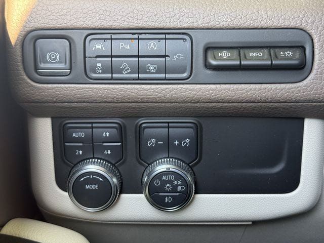 Used 2022 GMC Yukon XL Denali AWD/4WD image 21