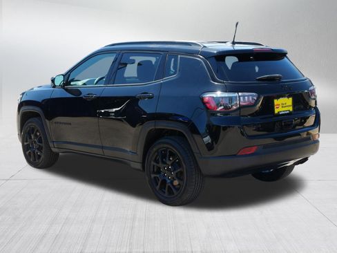 Used 2022 Jeep Compass Latitude w/ Convenience Group AWD/4WD image 5