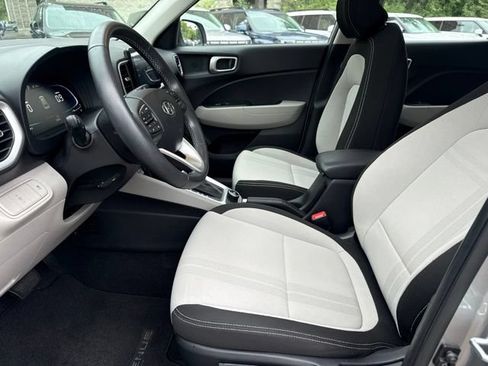 Used 2024 Hyundai Venue SEL FWD image 22