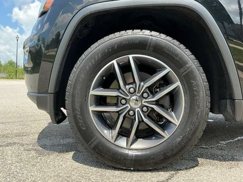 Used 2017 Jeep Grand Cherokee Limited w/ Luxury Group II AWD/4WD image 14