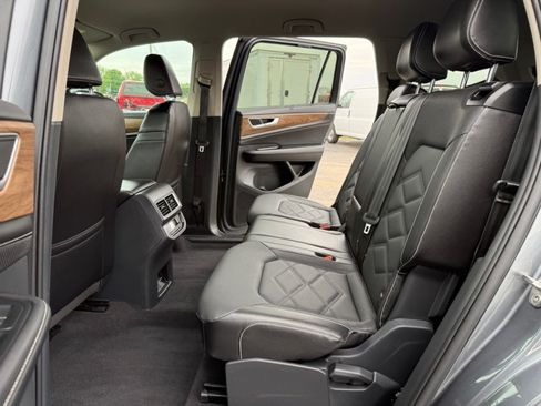 Used 2025 Volkswagen Atlas SE AWD/4WD image 29