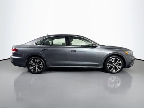 Used 2022 Volkswagen Passat 2.0T SE image 5