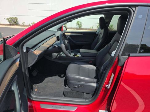 Used 2023 Tesla Model Y Long Range AWD/4WD image 4