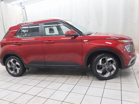 Certified 2025 Hyundai Venue Limited image 1