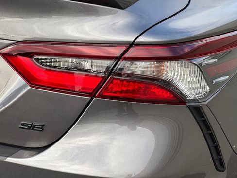 Used 2022 Toyota Camry SE FWD image 31