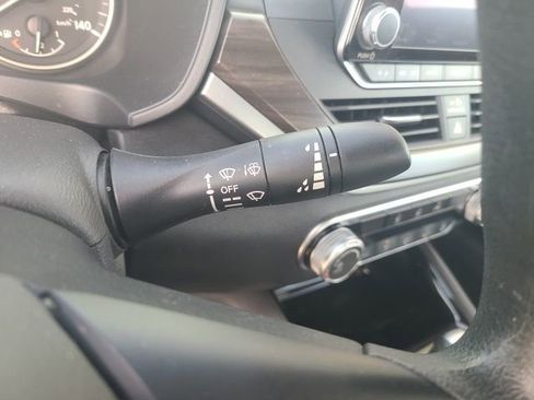 Used 2024 Nissan Altima 2.5 SV image 23