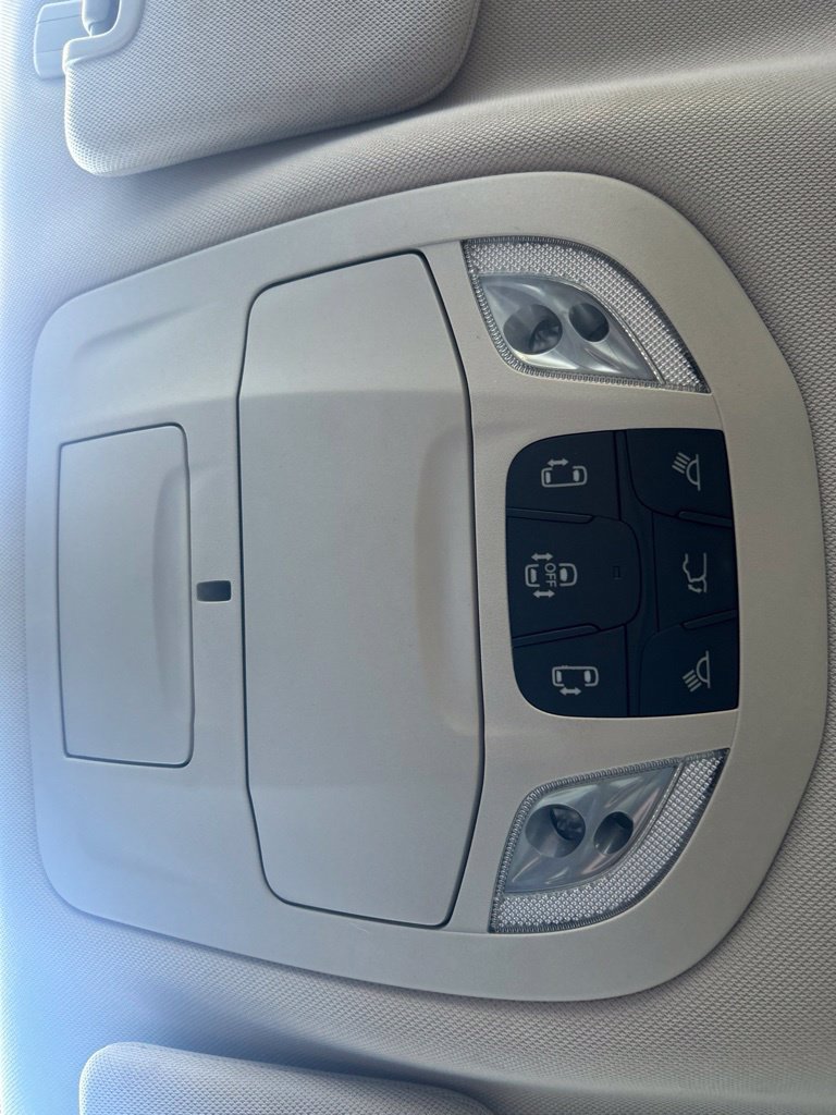 Used 2024 Chrysler Pacifica Touring-L FWD image 32