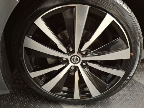 Used 2020 Nissan Altima 2.5 Platinum image 3