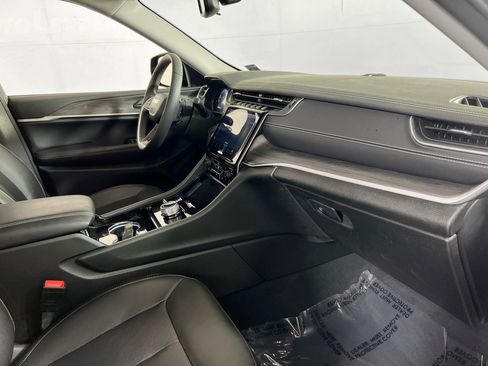 Used 2023 Jeep Grand Cherokee Limited image 27