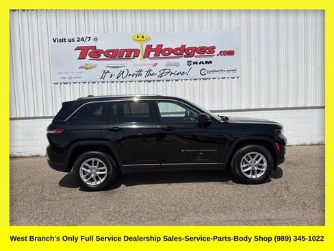 Used 2023 Jeep Grand Cherokee Laredo w/ Luxury Tech Group I AWD/4WD image 1