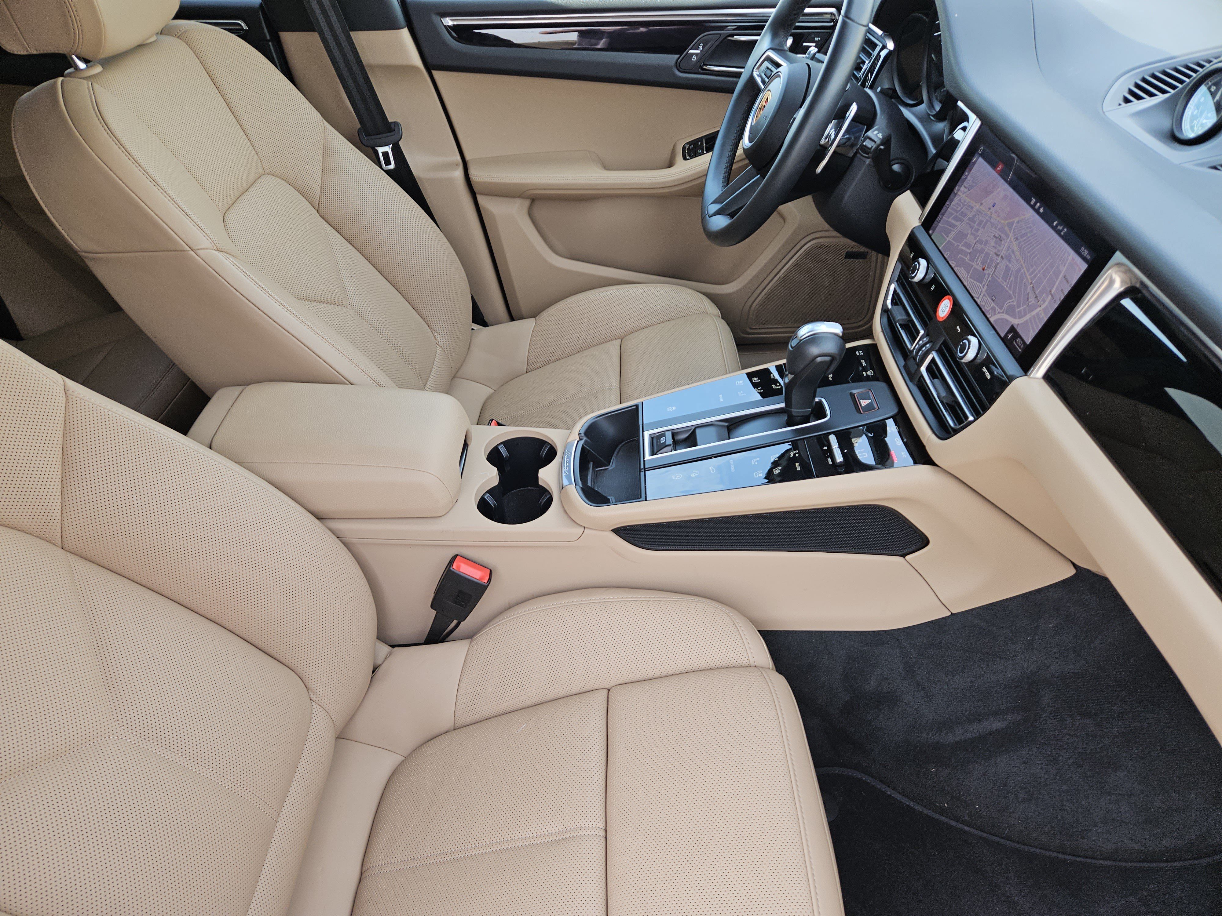 Certified 2026 Porsche Macan AWD/4WD image 15