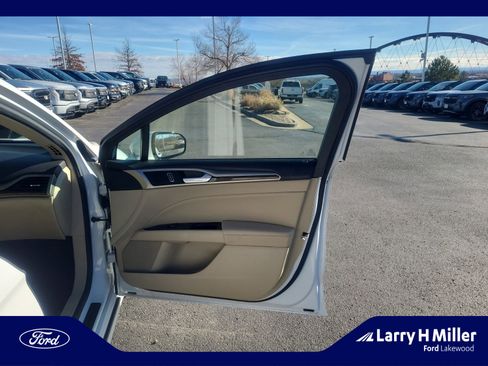 Used 2016 Ford Fusion SE w/ Equipment Group 202A image 16