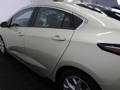 Used 2017 Chevrolet Volt Premier w/ Driver Confidence II Package FWD image 9