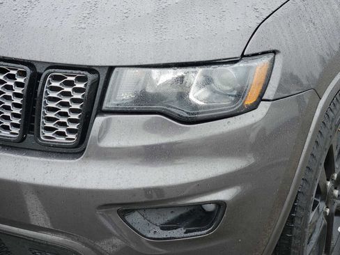 Used 2018 Jeep Grand Cherokee Altitude AWD/4WD image 7