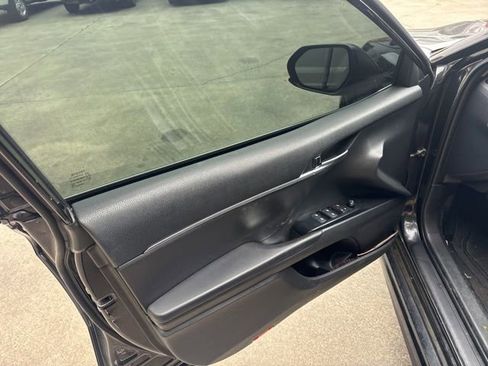 Used 2020 Toyota Camry SE FWD image 17