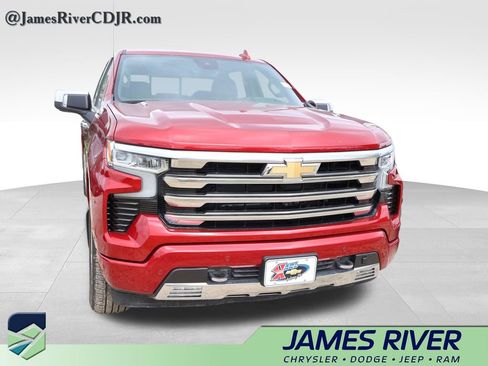 Used 2023 Chevrolet Silverado 1500 High Country w/ Technology Package AWD/4WD image 11