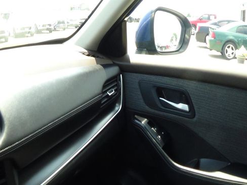 Used 2023 Nissan Rogue SV image 30