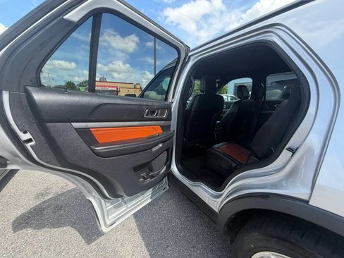 Used 2019 Ford Explorer XLT w/ Equipment Group 202A AWD/4WD image 13