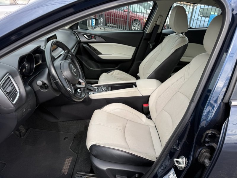 Used 2017 MAZDA MAZDA3 Grand Touring FWD image 11