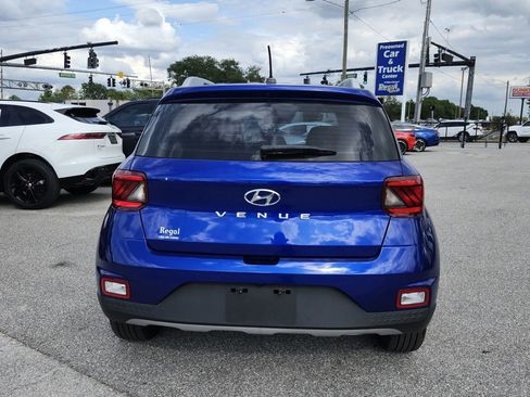 Used 2023 Hyundai Venue SEL FWD image 5