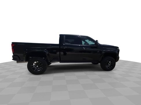 Used 2025 Chevrolet Silverado 2500 LTZ w/ Trail Boss Package AWD/4WD image 9