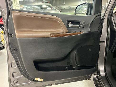 Used 2020 Toyota Sienna Limited Premium AWD/4WD image 9