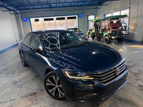Used 2021 Volkswagen Passat 2.0T SE image 4