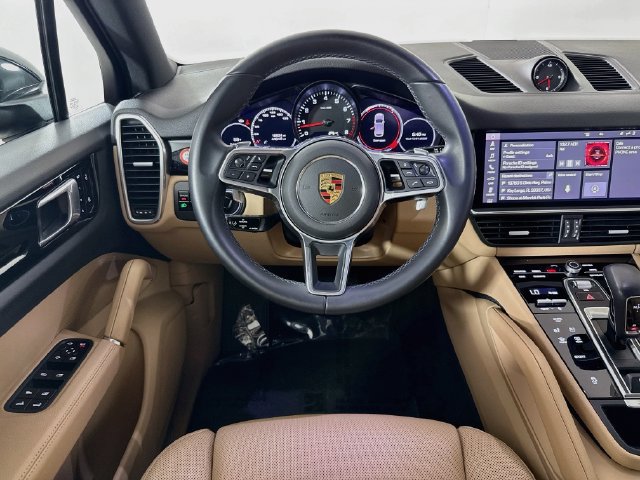 Used 2021 Porsche Cayenne AWD/4WD image 24