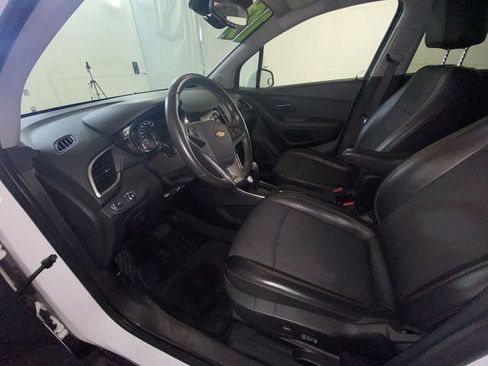 Used 2019 Chevrolet Trax LT w/ LT Convenience Package FWD image 27