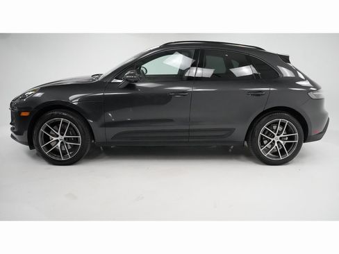 Used 2025 Porsche Macan image 2
