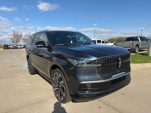 New 2026 Lincoln Navigator Reserve AWD/4WD image 2