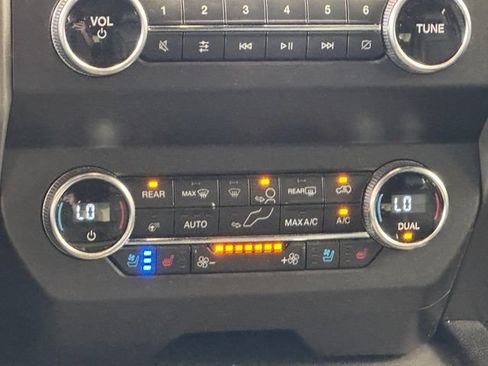 Used 2020 Ford Expedition XLT w/ Equipment Group 202A AWD/4WD image 17