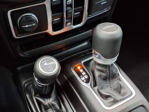 Used 2025 Jeep Gladiator Sport AWD/4WD image 14