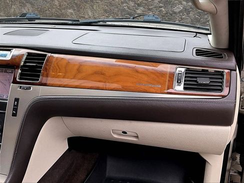 Used 2013 Cadillac Escalade Platinum image 12