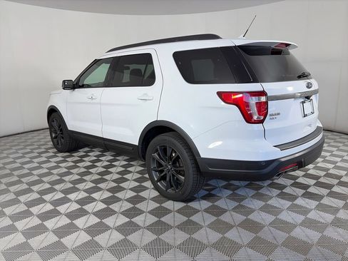 Used 2018 Ford Explorer XLT w/ Equipment Group 202A AWD/4WD image 5