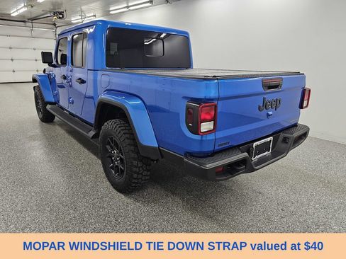 Used 2025 Jeep Gladiator Sport AWD/4WD image 9