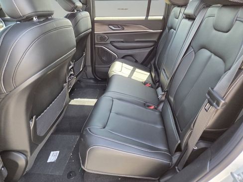 New 2026 Jeep Grand Cherokee Limited RWD image 8