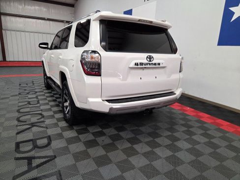 Used 2017 Toyota 4Runner TRD Off-Road Premium AWD/4WD image 11