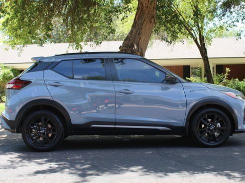 Used 2023 Nissan Kicks SR FWD image 3