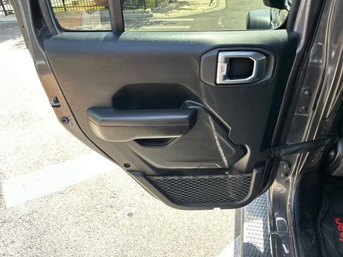Used 2021 Jeep Wrangler Unlimited Sport AWD/4WD image 31