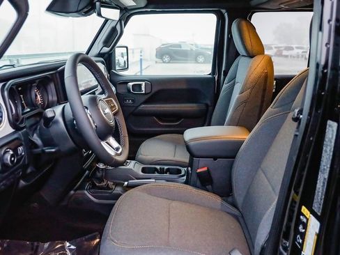 New 2025 Jeep Wrangler Sahara w/ Technology Group image 19