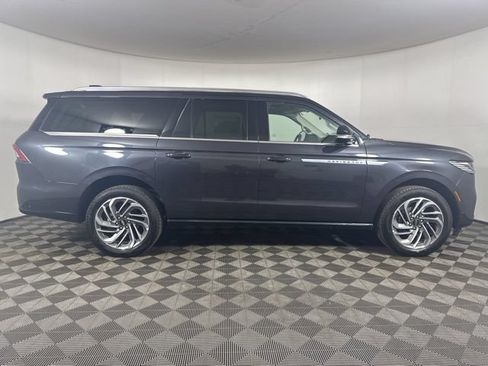 Used 2025 Lincoln Navigator L Reserve AWD/4WD image 2