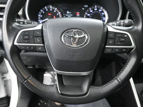 Used 2023 Toyota Highlander XLE FWD image 39