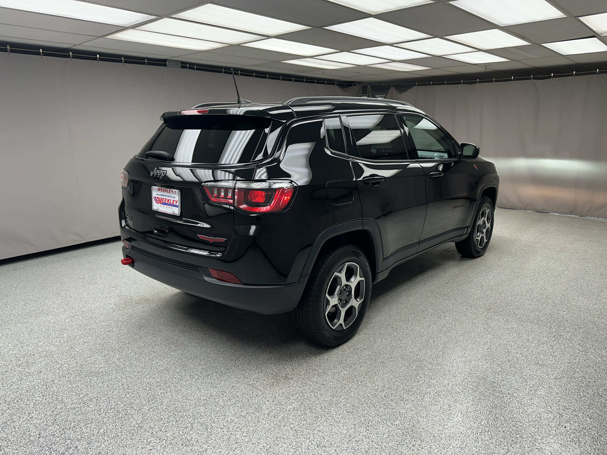 Used 2022 Jeep Compass Trailhawk w/ Trailhawk Convenience Group AWD/4WD image 12