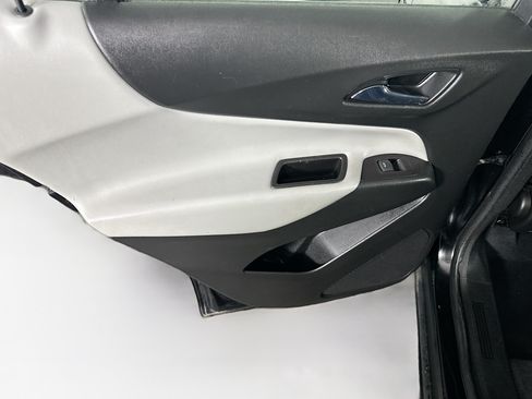 Used 2020 Chevrolet Equinox LS FWD image 25