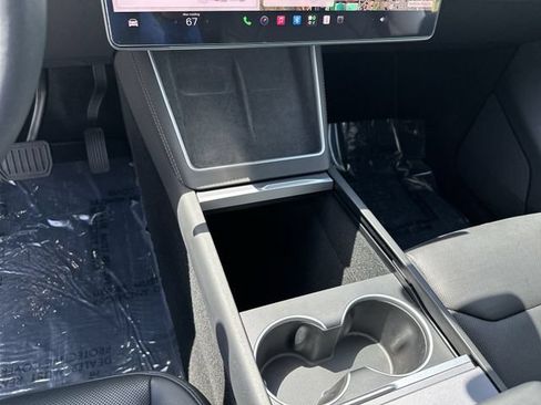 Used 2026 Tesla Model Y 2WD image 21