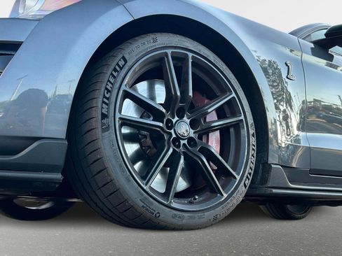 Used 2021 Ford Mustang Shelby GT500 w/ Technology Package RWD image 9