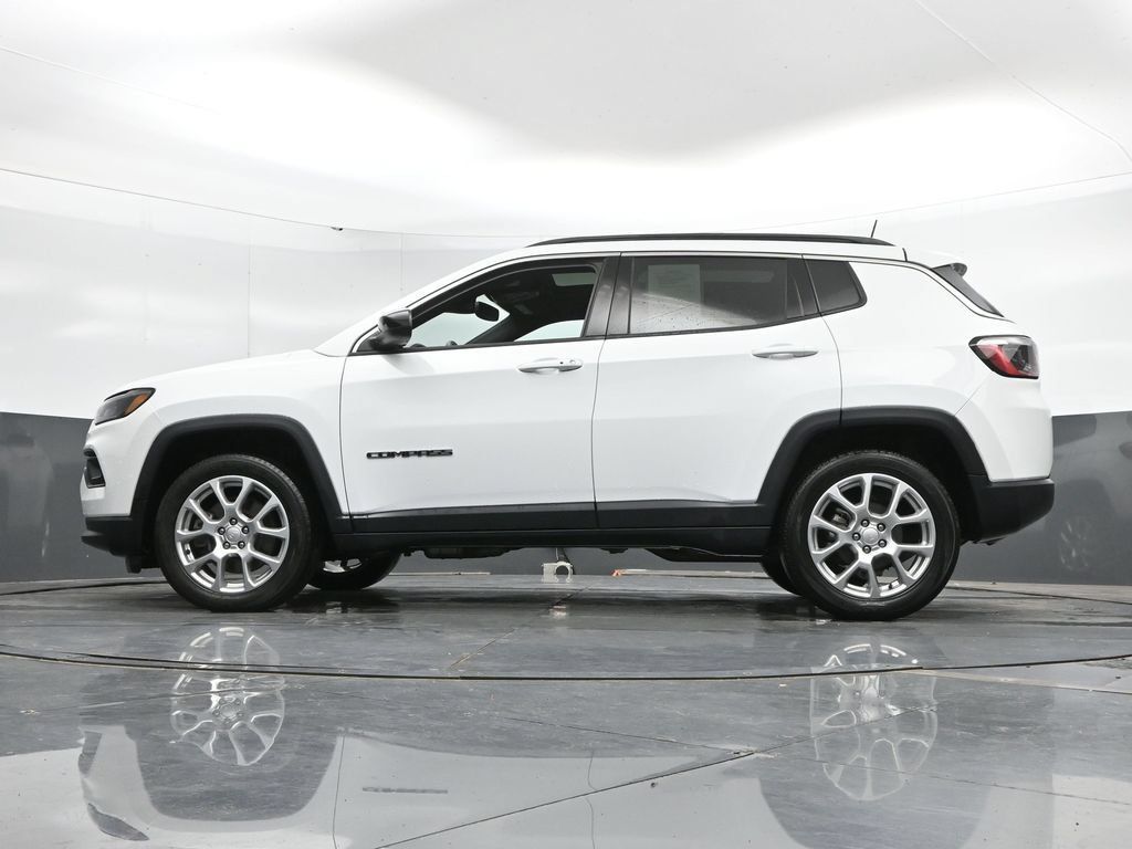 Used 2023 Jeep Compass Latitude w/ Sun and Sound Group AWD/4WD image 47