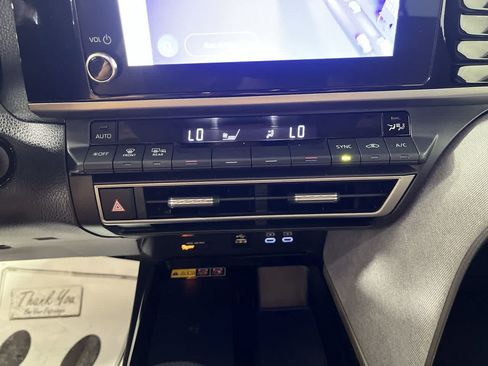 Used 2025 Toyota Camry LE AWD/4WD image 21